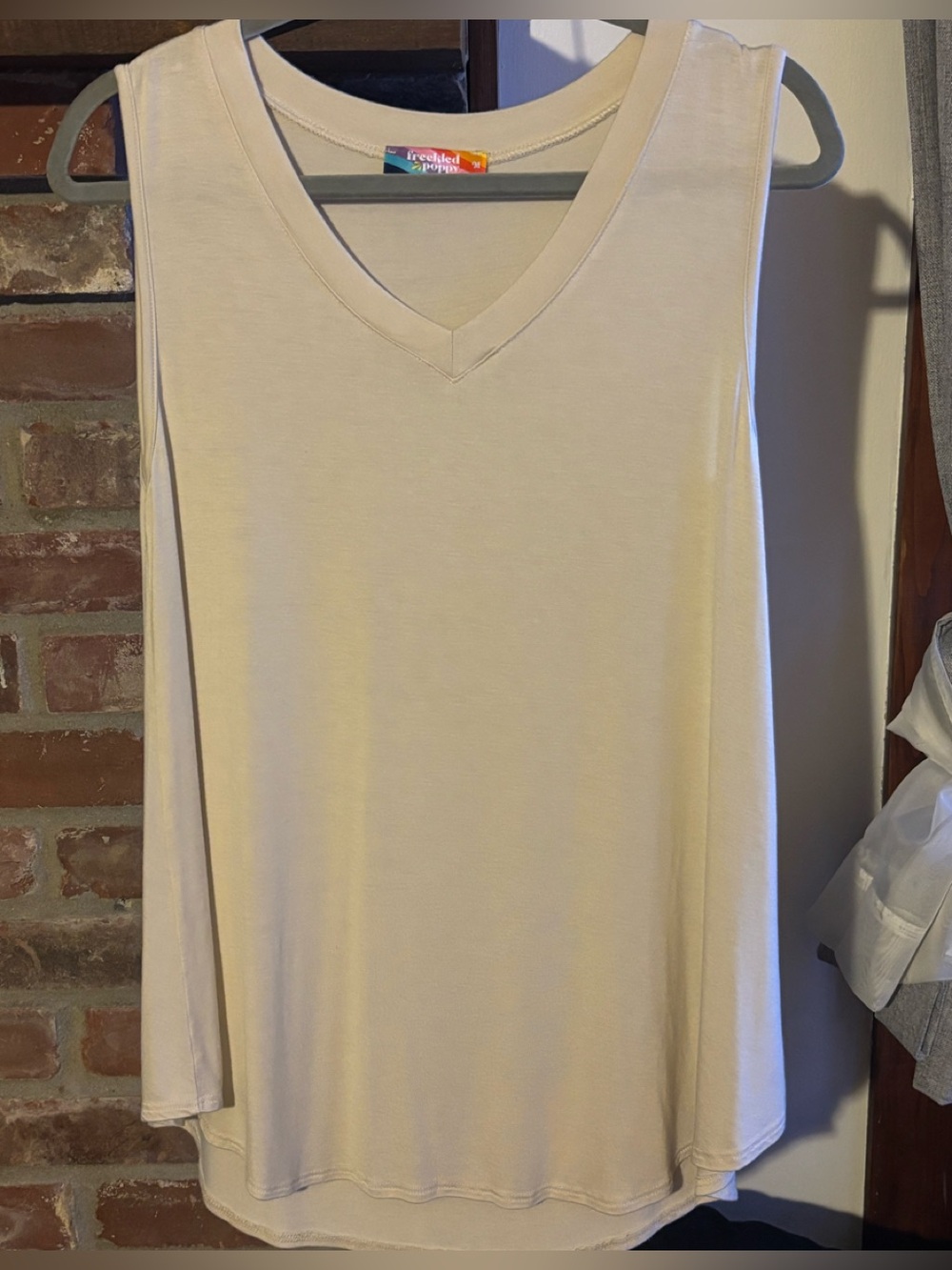 Sleeveless V-Neck Tank Top in Cream by FreeLabel People NWOT
